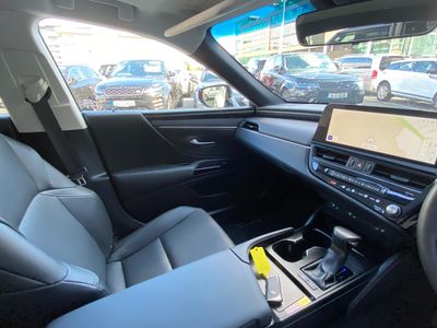 2023 Lexus ES 300h