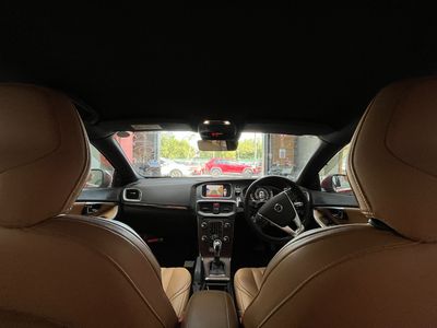 2017 Volvo V40