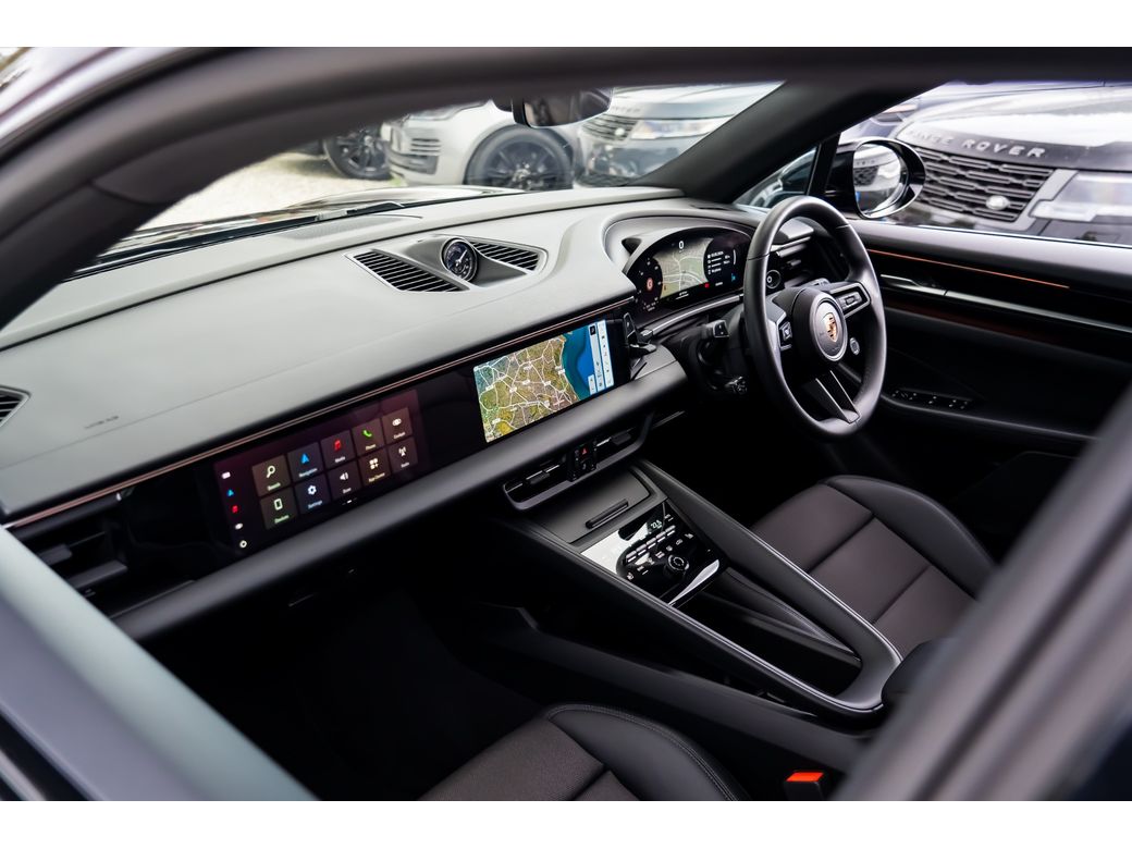 2025 Porsche Macan