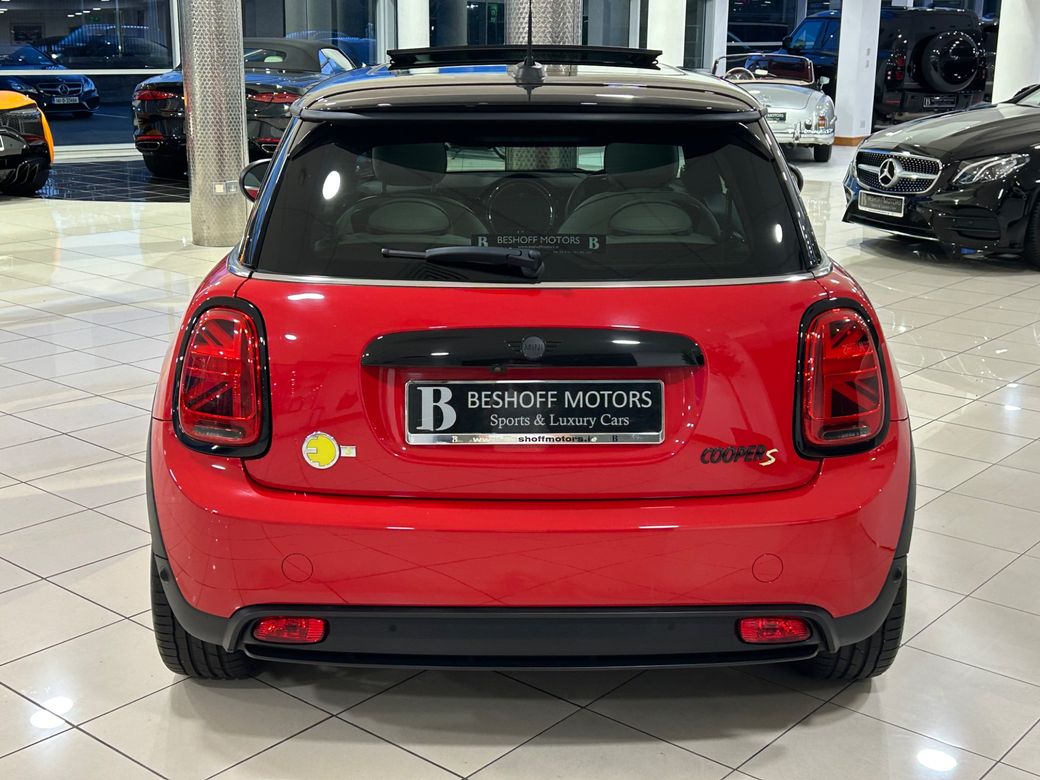 2022 Mini Hatch