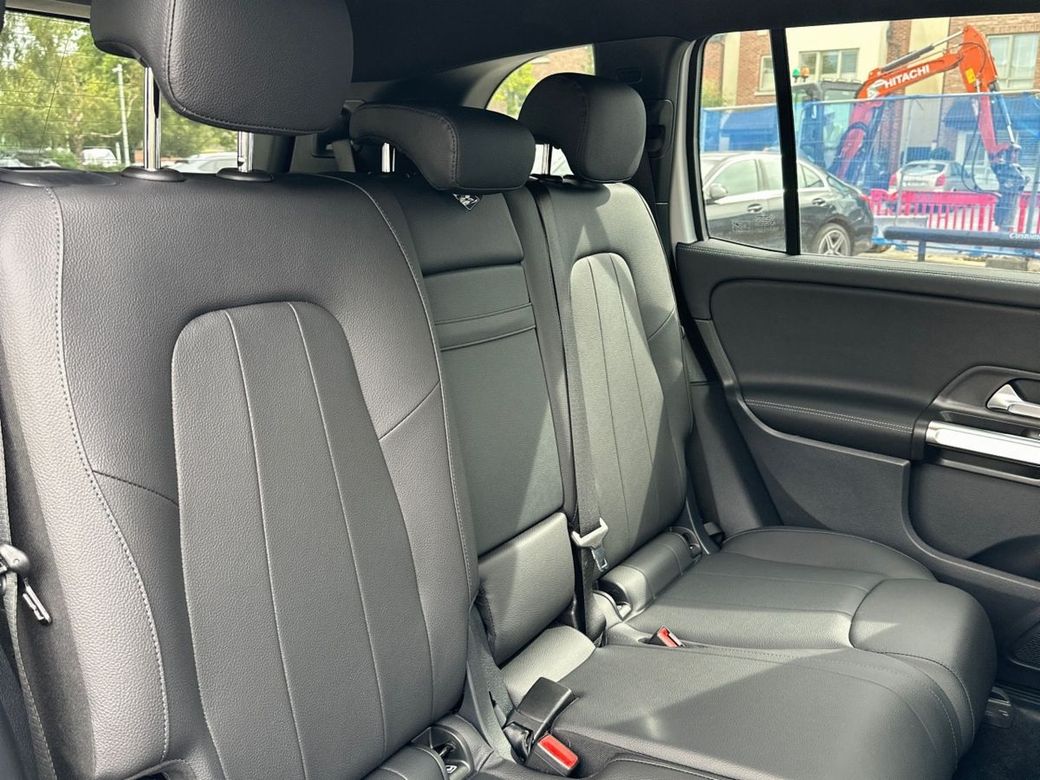 2025 Mercedes-Benz GLB Class