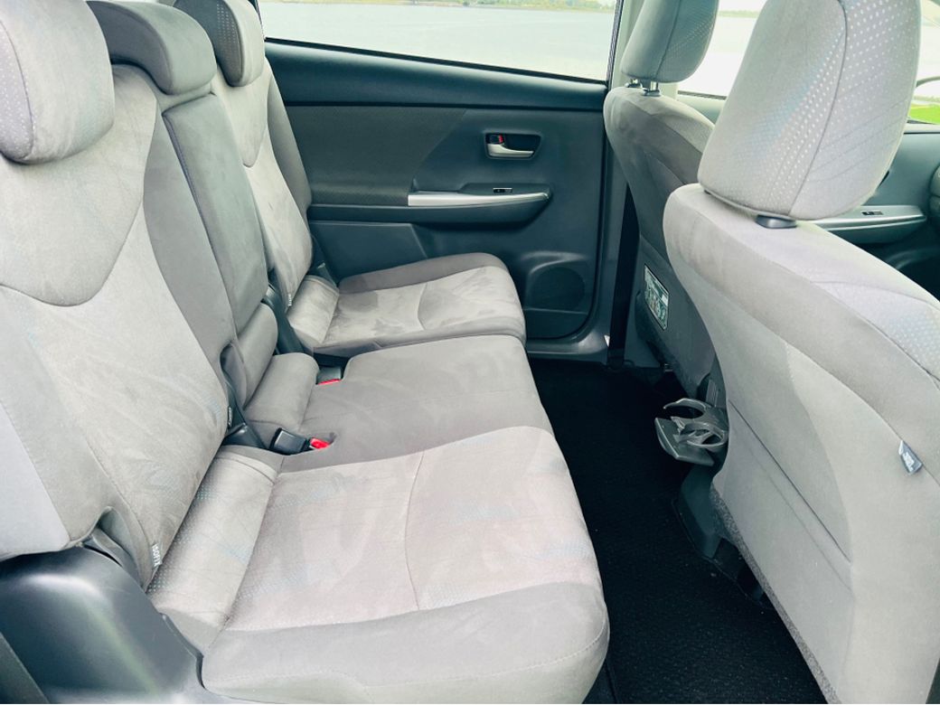 2014 Toyota Prius Alpha
