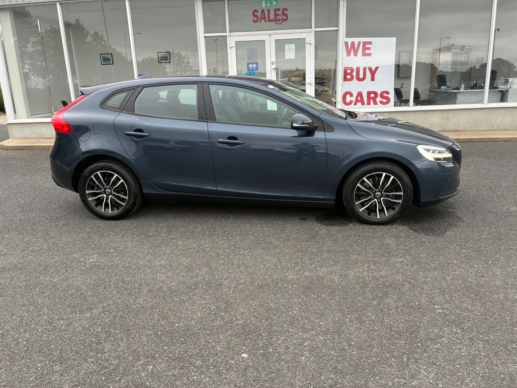 2019 Volvo V40