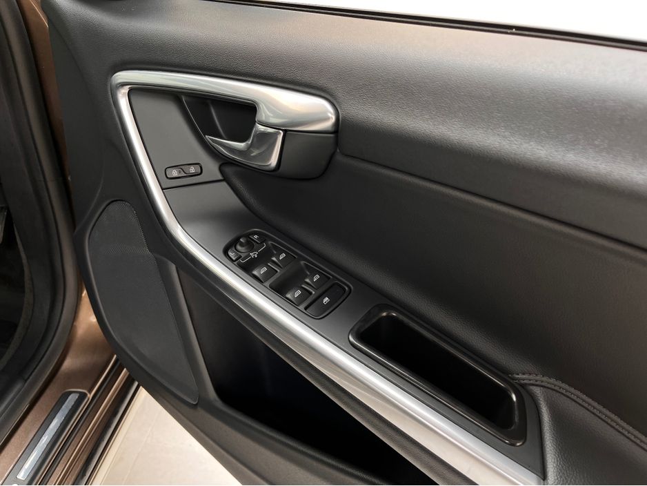 2016 Volvo V60 Cross Country