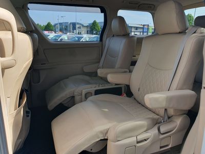 2013 Toyota Alphard