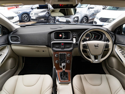 2016 Volvo V40