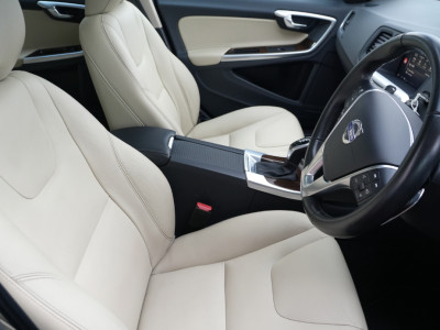 2018 Volvo V60 Cross Country