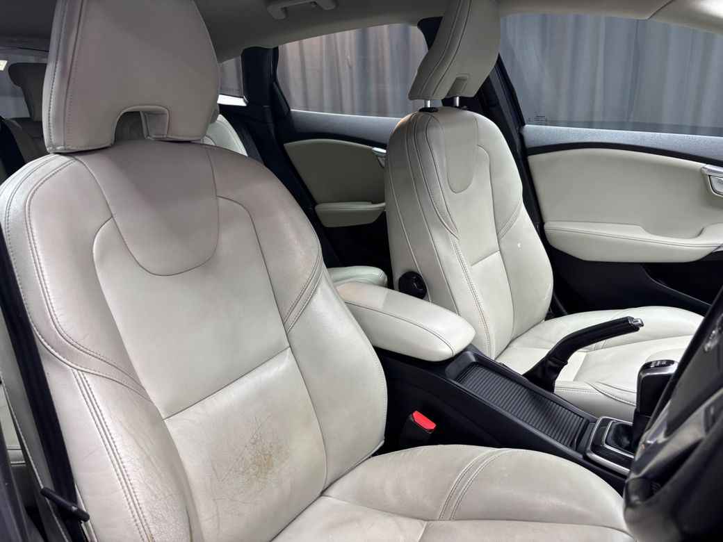 2017 Volvo V40