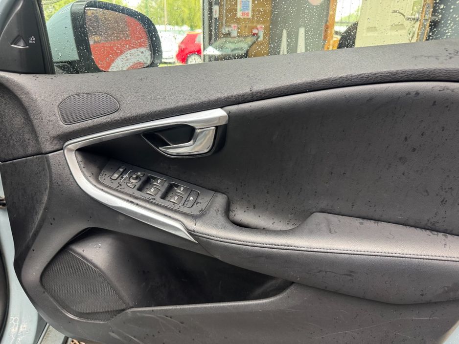 2017 Volvo V40