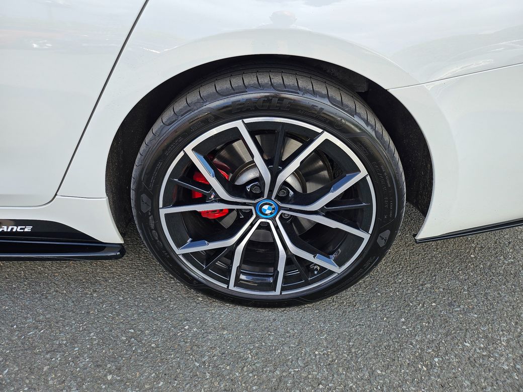 2023 BMW 530