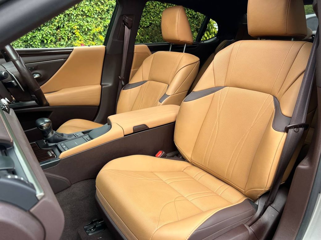 2021 Lexus ES 300h