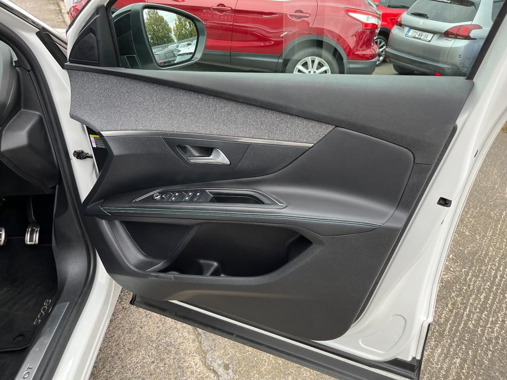 2023 Peugeot 5008