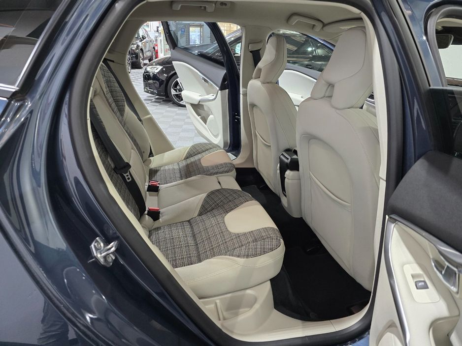 2018 Volvo V40