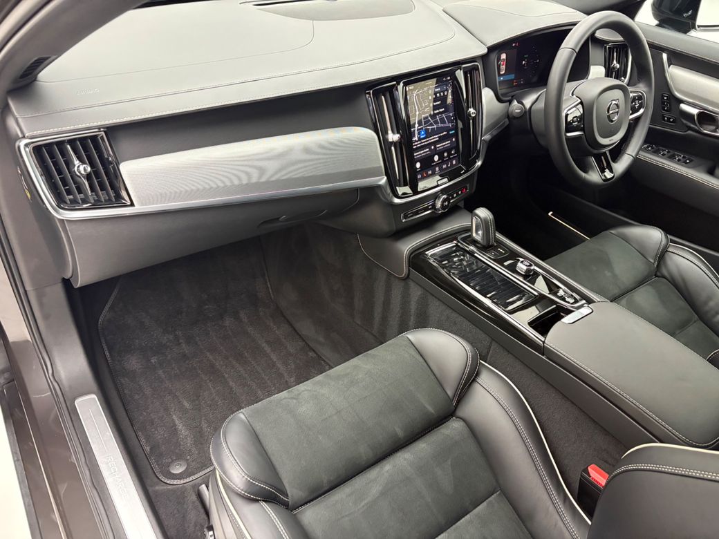 2022 Volvo S90