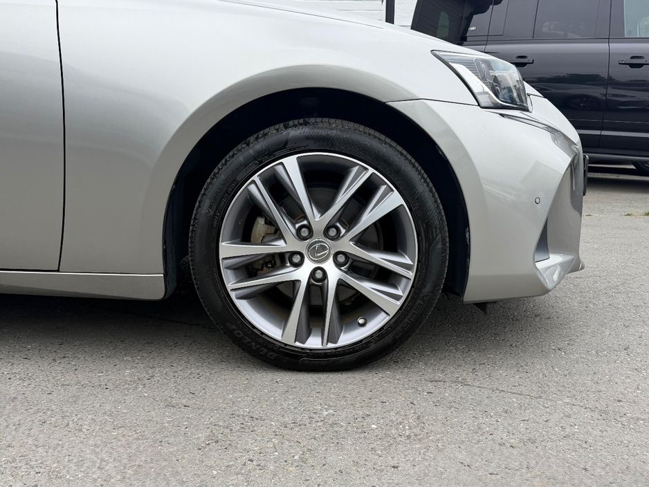 2018 Lexus IS 300h