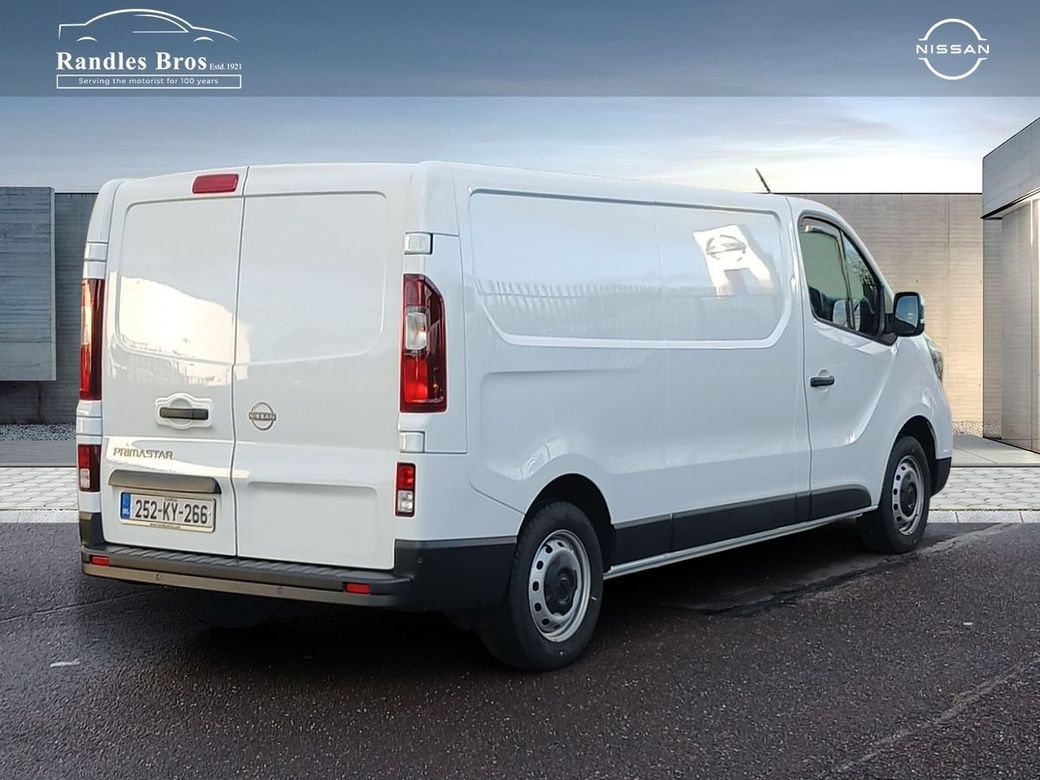 2025 Nissan Primastar