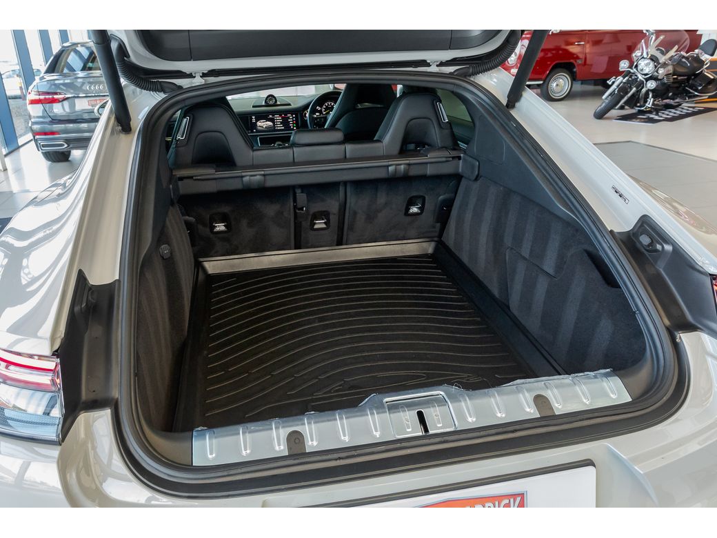 2023 Porsche Panamera