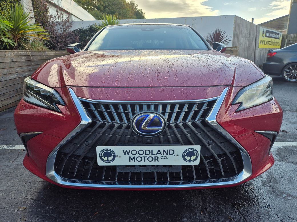 2022 Lexus ES 300h