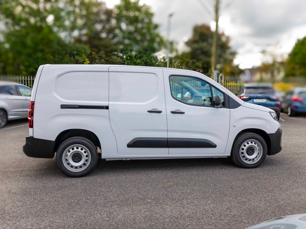 2025 Peugeot Partner