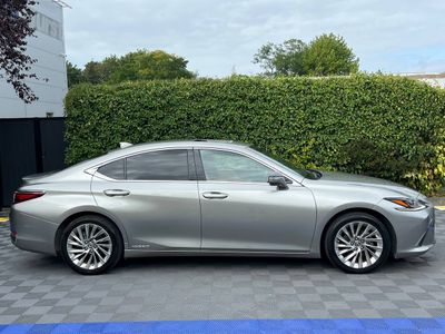 2021 Lexus ES 300h