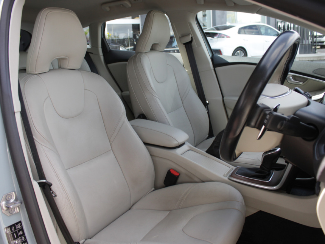 2017 Volvo V40