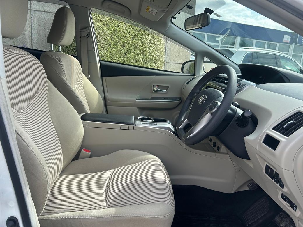 2016 Toyota Prius Alpha