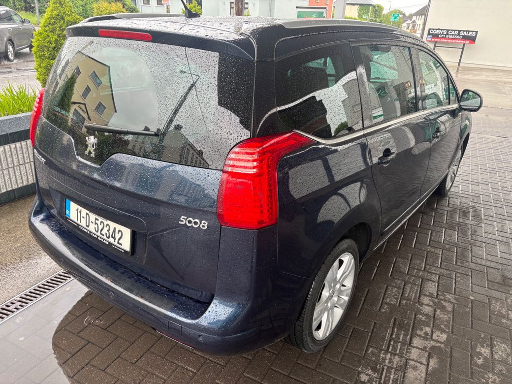 2011 Peugeot 5008