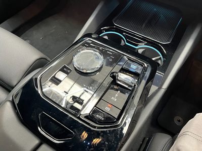 2023 BMW i5