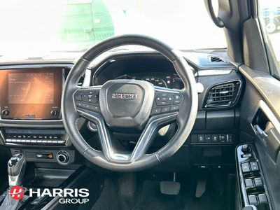 2025 Black Isuzu D-MAX