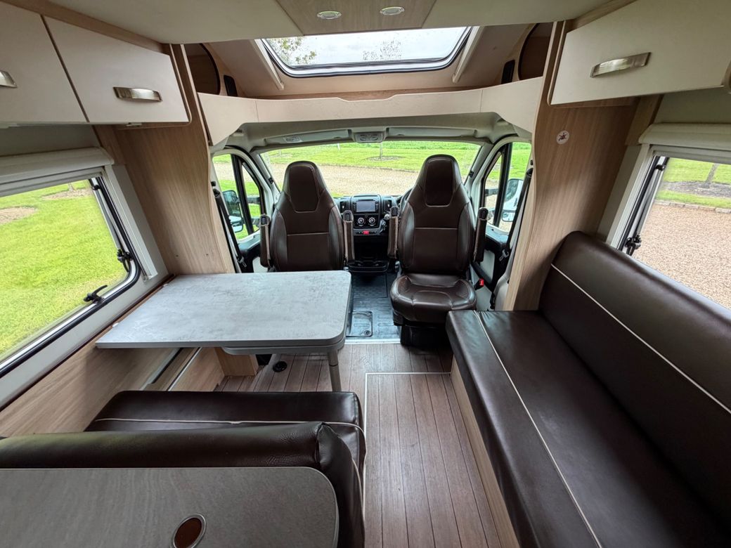 2019 WEINSBERG  CARA SUITE 650 R.H.D 