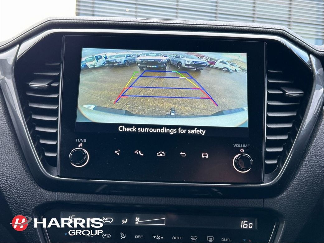 2025 White Isuzu D-MAX