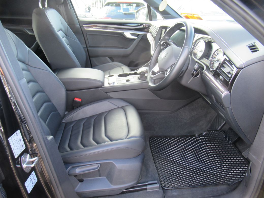 2023 Volkswagen Touareg
