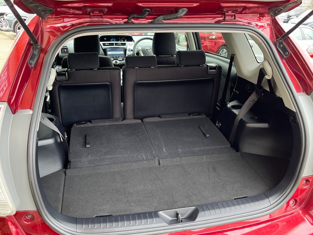 2019 Toyota Prius Alpha