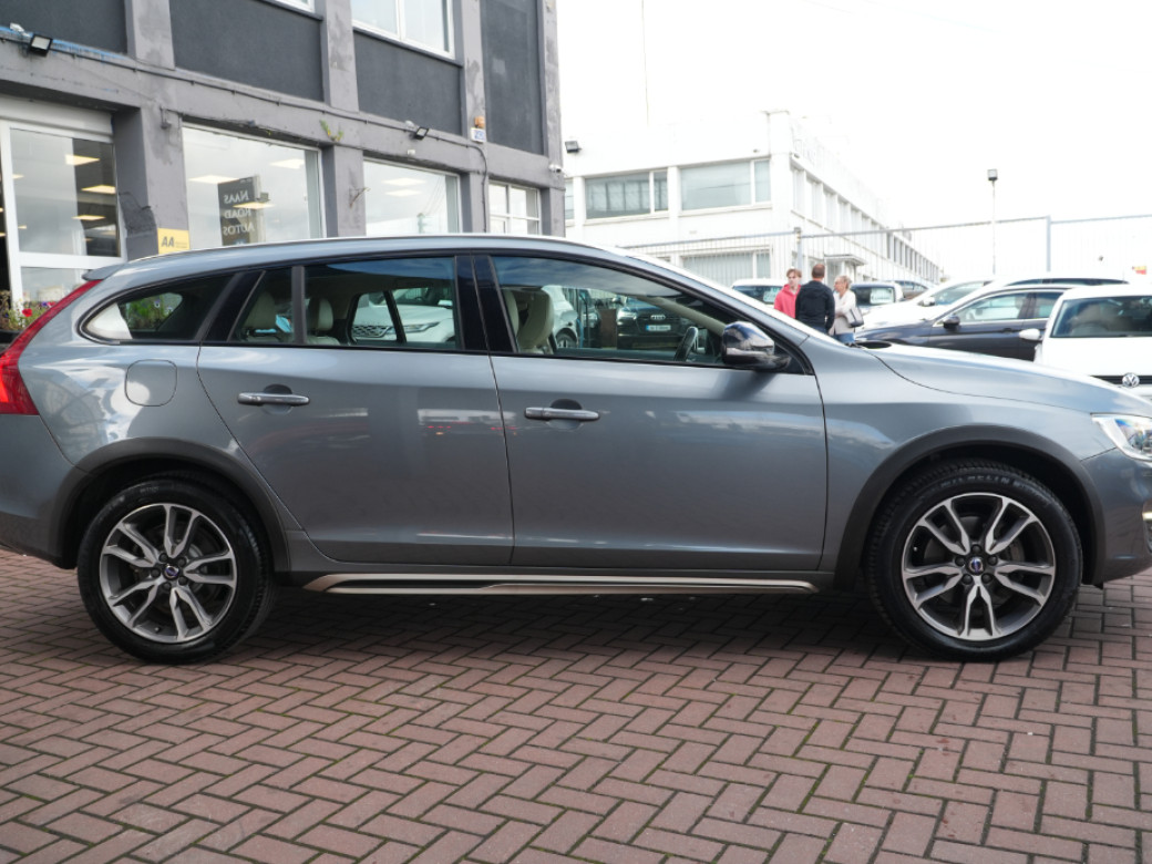 2018 Volvo V60 Cross Country