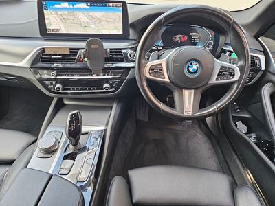 2023 BMW 530