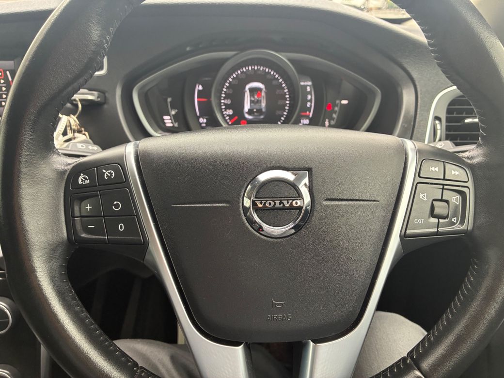 2019 Volvo V40