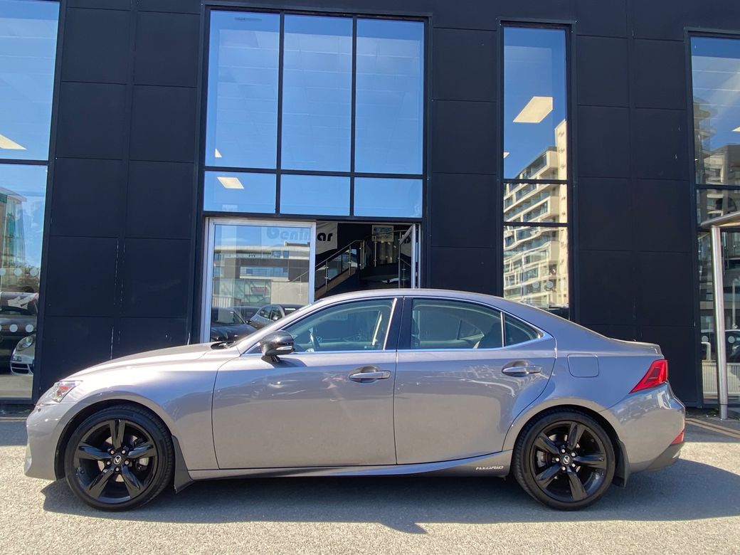 2017 Lexus IS 300h