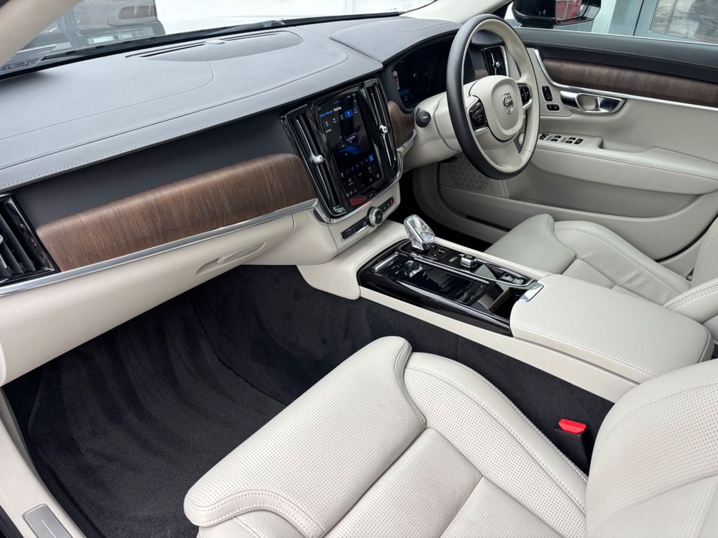2022 Volvo S90