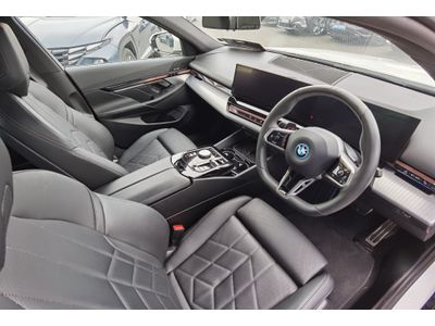 2024 BMW i5