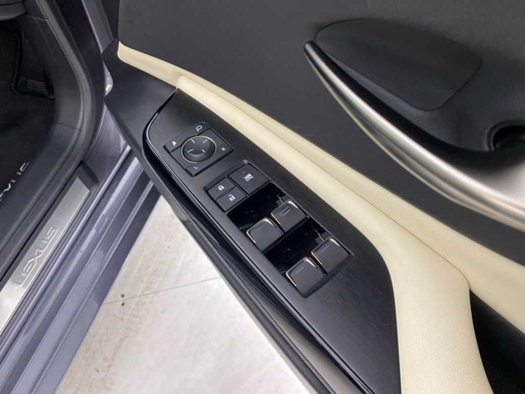 2022 Lexus ES 300h