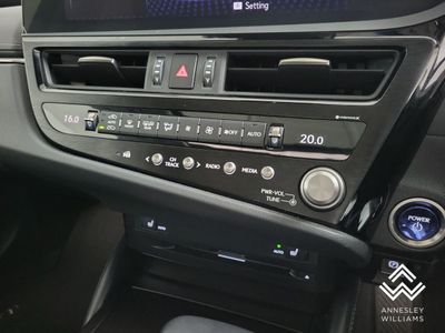 2022 Lexus ES 300h