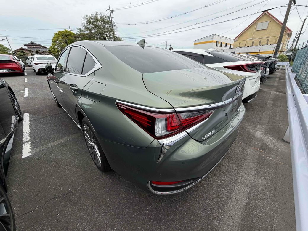 2021 Lexus ES 300h