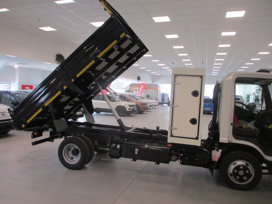 2026 Isuzu NPR