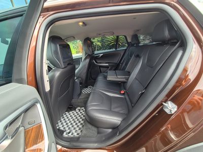 2017 Volvo V60 Cross Country