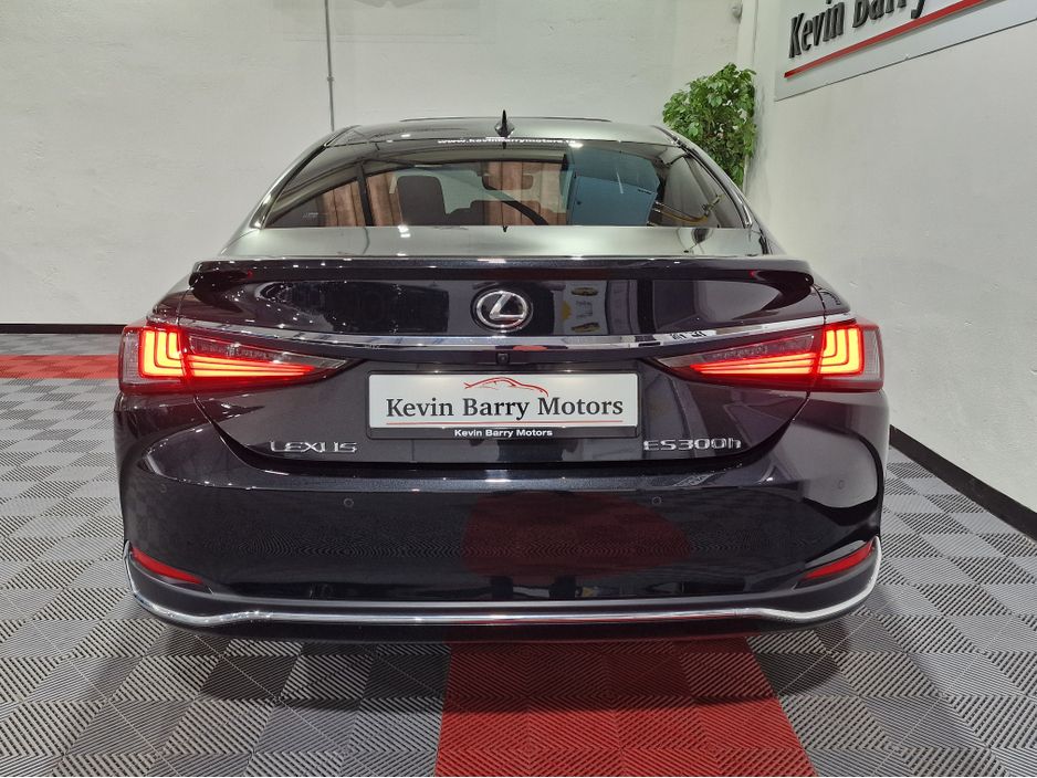 2022 Lexus ES 300h