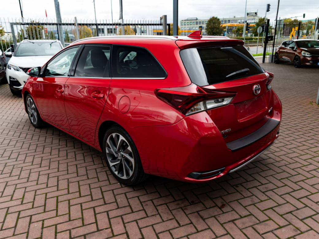 2016 Toyota Auris