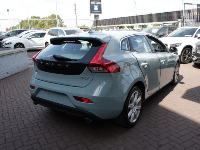 2017 Volvo V40
