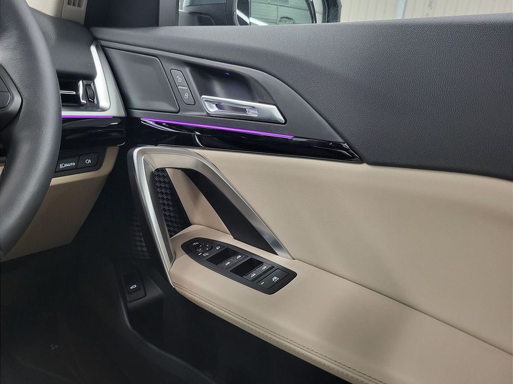 2025 BMW iX1