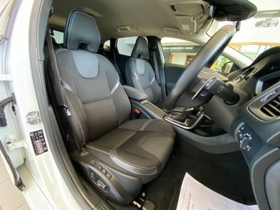 2017 Volvo V40