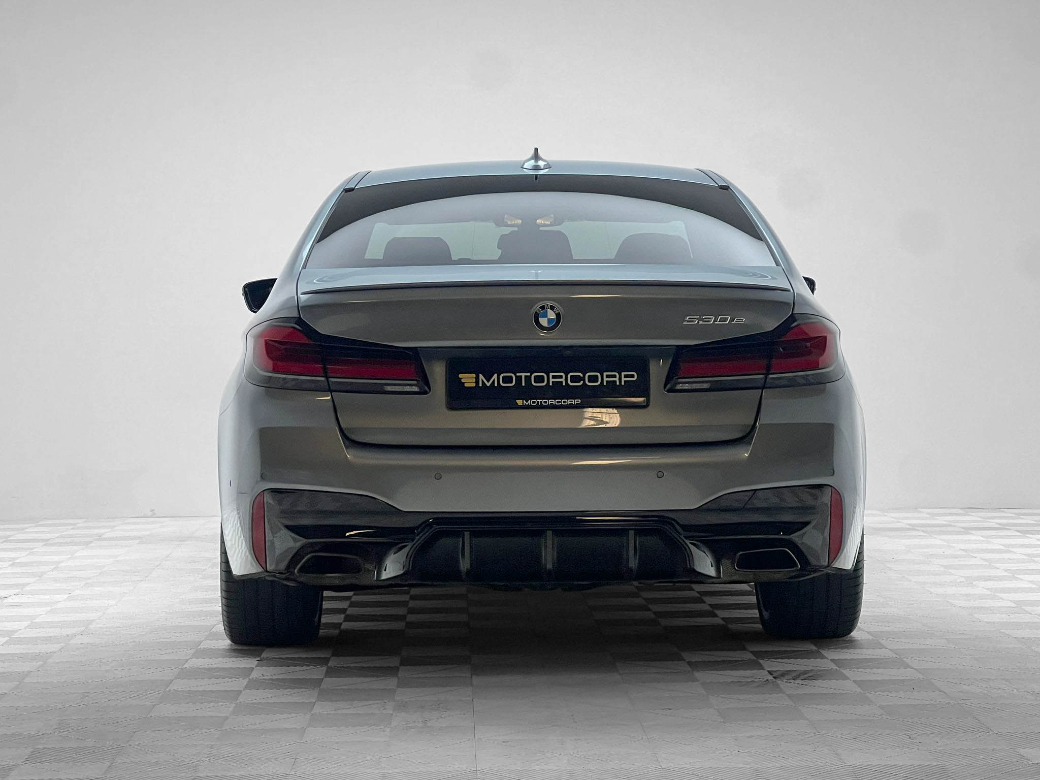 2021 BMW 530